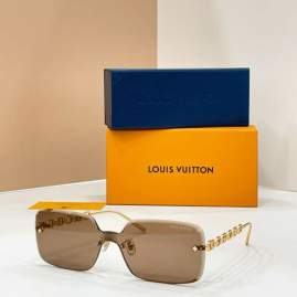 Picture of Louis Vuitton Sunglasses _SKUfw79615919fw